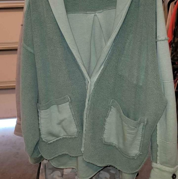 FREE PEOPLE Womens Sz small oversized shacket with pockets. Bleached Military. - Picture 6 of 7